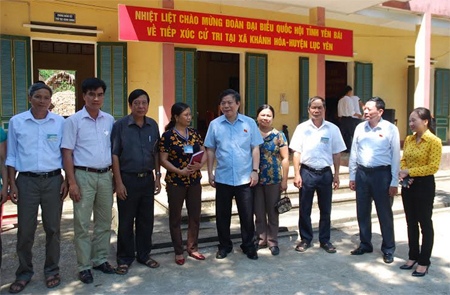 Đoàn đại biểu Quốc hội tỉnh tiếp xúc cử tri huyện Lục Yên tại xã Khánh Hòa.
