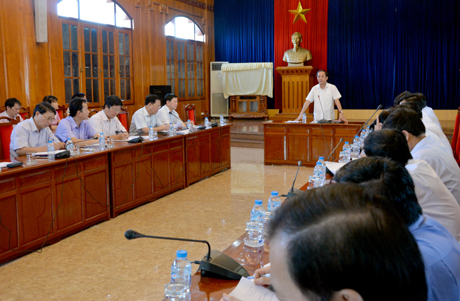 Phó chủ tịch Thường trực UBND tỉnh Tạ Văn Long phát biểu chủ trì hội nghị.