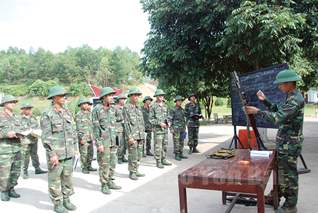 Giờ học tìm hiểu tính năng, kỹ thuật súng B41 của Đại đội 3 anh hùng.