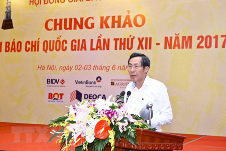 Chủ tịch Hội Nhà báo Việt Nam Thuận Hữu, Chủ tịch Hội đồng giải Báo chí Quốc gia công bố hoàn thành chấm chung khảo giải Báo chí Quốc gia lần thứ 12-năm 2017.