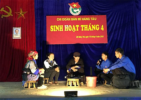 Một tiểu phẩm trong sinh hoạt định kỳ tháng 4 tại Chi đoàn bản Mí Háng Tâu, xã Púng Luông, huyện Mù Cang Chải.