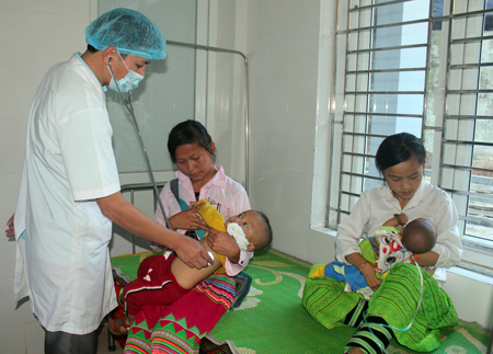 Công tác chăm sóc sức khỏe cho trẻ em được quan tâm, nhất là đối với trẻ em vùng sâu, vùng xa.