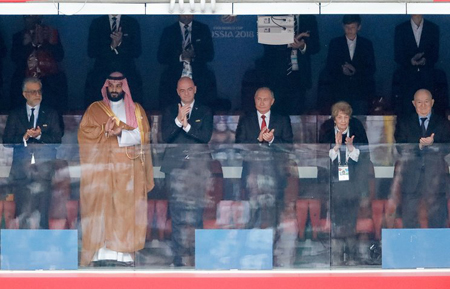 Tổng thống Putin cùng nhiều khách siêu VIP theo dõi trận Nga vs Saudi Arabia trên khán đài
