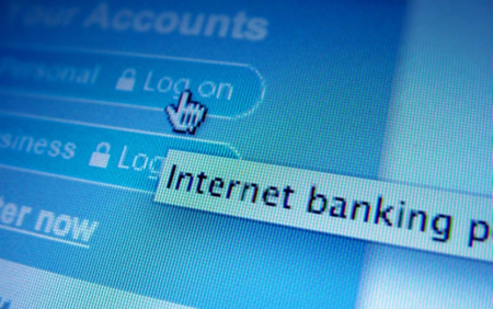 Khách hàng đăng ký dịch vụ internet banking được yêu cầu khai báo số điện thoại 