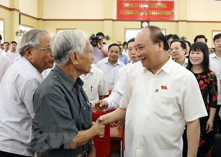 Thủ tướng Nguyễn Xuân Phúc với các cử tri huyện Tiên Lãng (Hải Phòng).