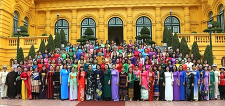 Hội nghị có 150 gương phụ nữ tiêu biểu xuất sắc.