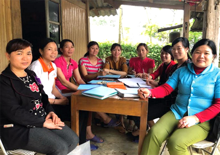 Một buổi tập huấn của Dự án EVAC cho cán bộ phụ trách công tác chăm sóc trẻ em xã Khánh Thiện.