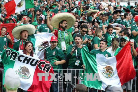 Các cổ động viên Mexico ăn mừng chiến thắng của đội nhà sau trận gặp tuyển Đức ở Moskva, Nga ngày 17/6. Ảnh minh họa.
