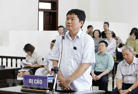 Bị cáo Đinh La Thăng, nguyên Chủ tịch Hội đồng Quản trị/Hội đồng Thành viên PVN trả lời trước Hội đồng xét xử.
