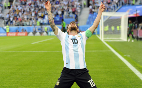 Messi ăn mừng bàn thắng mở tỷ số trong trận đấu với Nigeria.