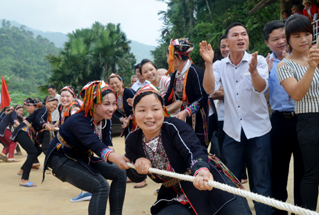 Người dân thôn Khe Loóng tích cực tham gia phong trào thể thao.