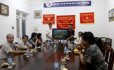 Thăm và giao lưu với Liên hiệp các Hội VHNT thành phố Đà Nẵng. 
Các tác phẩm hoàn thành tại Trại sáng tác.