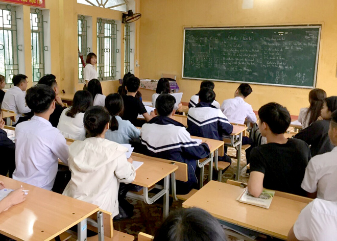 Học sinh Trường THPT Nguyễn Lương Bằng tập trung ôn luyện để đạt kết quả tốt trong kỳ thi sắp tới.