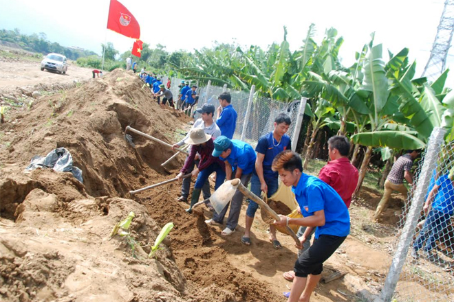 Tuổi trẻ Yên Bái trên công trường tình nguyện.