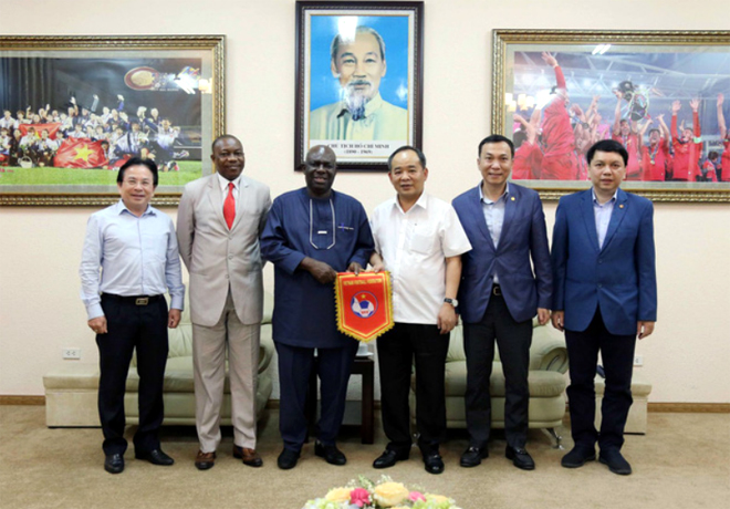 Lãnh đạo VFF tiếp và làm việc với Đại sứ đặc mệnh toàn quyền Nigeria tại Việt Nam, mở ra cơ hội tăng cường giao lưu và hợp tác phát triển giữa bóng đá Việt Nam và bóng đá Nigeria.