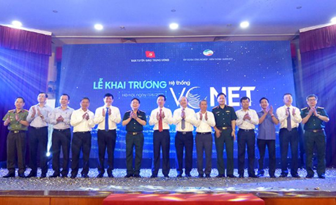 Các đại biểu dự lễ khai trương Hệ thống VCNET.