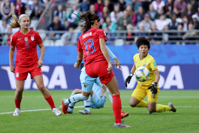 Ngôi sao của bóng đá nữ thế giới - Alex Morgan dễ dàng ghi 5 bàn vào lưới Thái Lan.