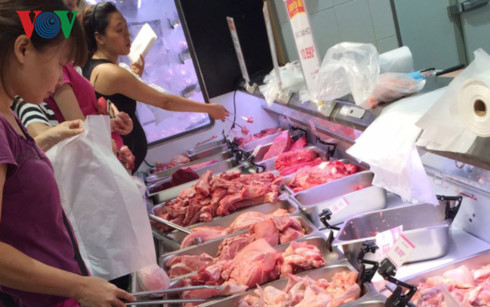 Cấp đông thịt lợn để đối phó dịch bệnh và đảm bảo cung cầu trên thị trường.