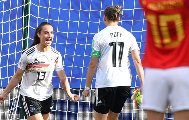 Sara Daebritz (số 13) ghi bàn mang chiến thắng về cho Đức.