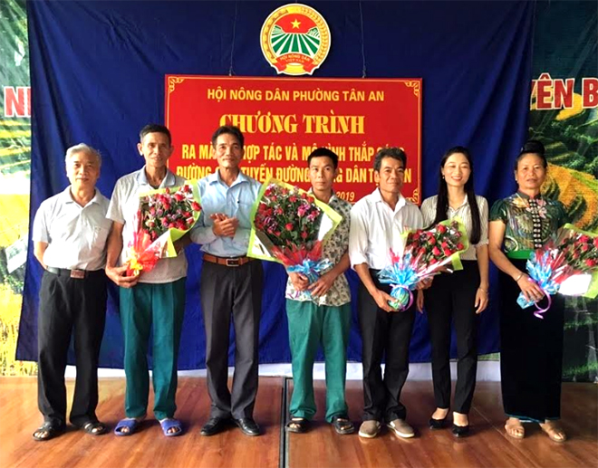 Hội Nông dân phường Tân An ra mắt Tổ hợp tác và mô hình “Thắp sáng đường làng”.