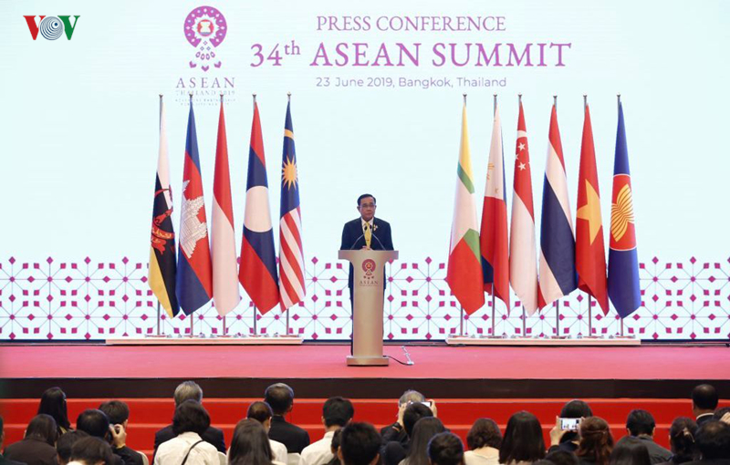 Thủ tướng Thái Lan Prayuth Chan-ocha đã chủ trì họp báo quốc tế thông báo kết quả của Hội nghị cấp cao ASEAN lần thứ 34.