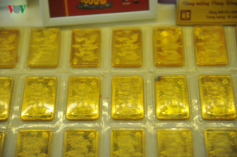 Giá vàng trong nước hôm nay (24/6), ổn định ở mức 39 triệu đồng/lượng, trong khi giá vàng thế giới vượt 1.400 USD/oz và hướng tới mốc mới.