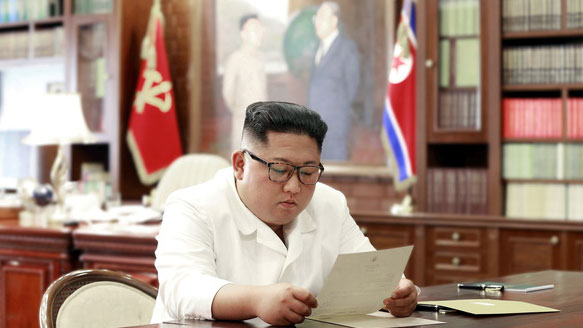 Lãnh đạo Triều Tiên Kim Jong Un đọc thư từ tổng thống Mỹ
