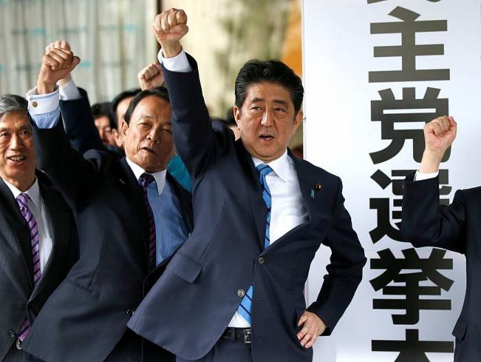 Sự ủng hộ đối với đảng Dân chủ Tự do (LDP) của Thủ tướng Abe Shinzo vẫn lớn hơn các đảng đối lập.