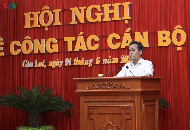 Ông Hồ Văn Niên phát biểu tại hội nghị.