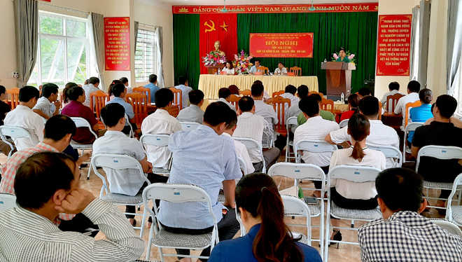 Đông đảo cử tri tham dự cuộc tiếp xúc của đại biểu HĐND tỉnh tại Lục Yên.