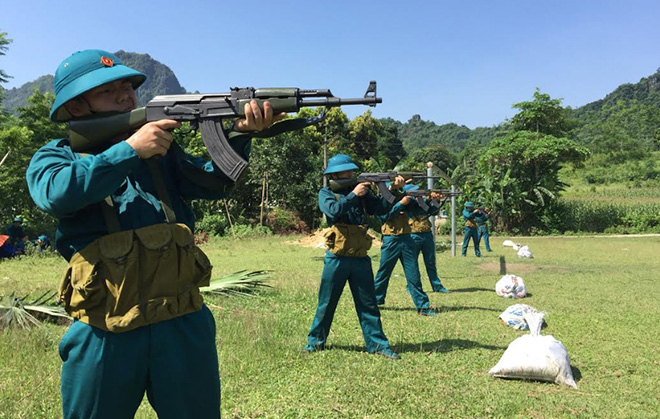 Chiến sĩ dân quân xã Mai Sơn tham gia huấn luyện.