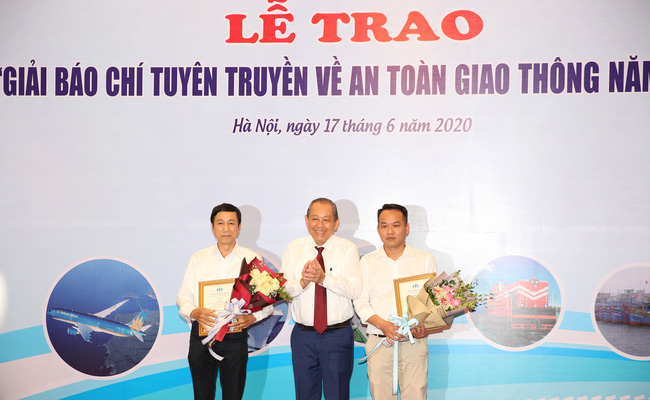 Phó Thủ tướng Thường trực Chính phủ Trương Hoà Bình, Chủ tịch Uỷ ban An toàn giao thông quốc gia phát biểu.