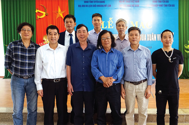 Các họa sĩ Yên Bái tham dự trại sáng tác tại tỉnh Tuyên Quang.