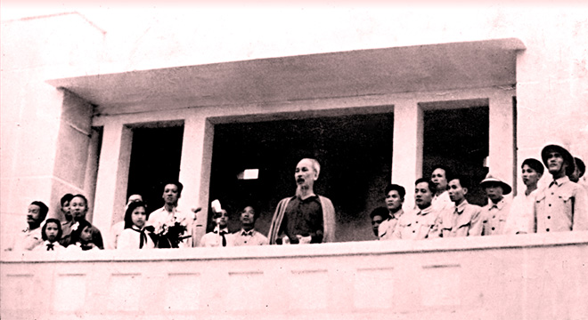 Chủ tịch Hồ Chí Minh nói chuyện với cán bộ, đảng viên, nhân dân các dân tộc Yên Bái tại Lễ đài Sân vận động thị xã Yên Bái ngày 25/9/1958.