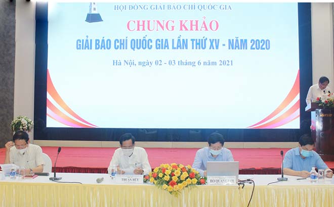 Đoàn chủ tọa điều hành phiên khai mạc Chung khảo Giải báo chí Quốc gia lần thứ XV - Năm 2020.