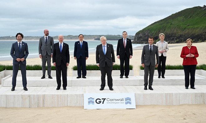 Các lãnh đạo G7 chụp ảnh lưu niệm tại Cornwall, Anh, hôm 11/6. Ảnh: AFP.