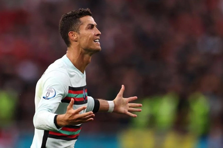 Cristiano Ronaldo lập 2 kỷ lục mới ngay trận ra quân tại EURO 2020.