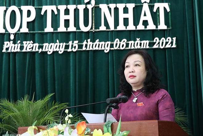 Bà Cao Thị Hòa An, Phó Bí Thư Thường trực Tỉnh ủy tái đắc cử Chủ tịch Hội đồng nhân dân tỉnh Phú Yên khóa VIII.