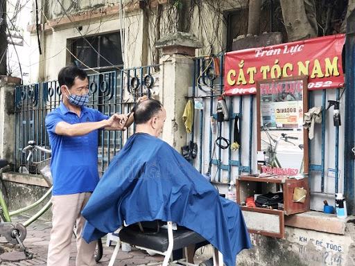 Tiệm tóc quán ăn mở cửa trở lại người dân Hà Nội phấn khởi