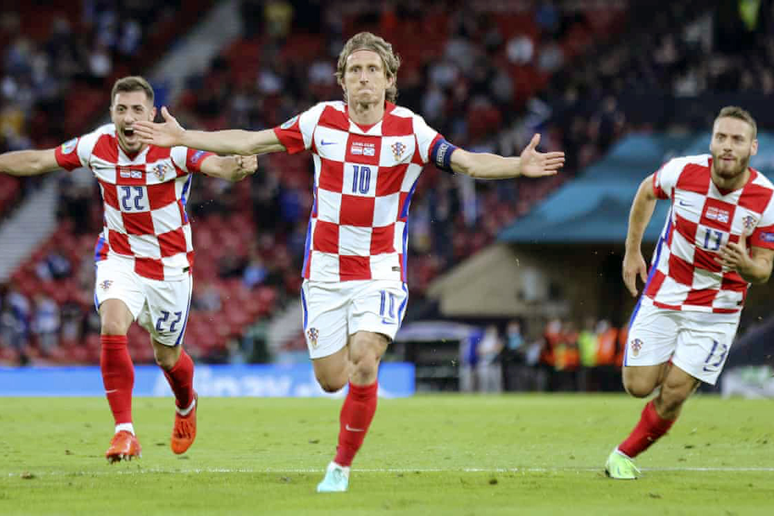 Croatia ghi tên mình vào vòng 1/8 khi đánh bại Scotland 3-1.