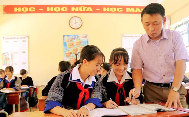 Thầy và trò Trường PTDTNT THCS huyện Mù Cang Chải nỗ lực thi đua dạy tốt, học tốt.