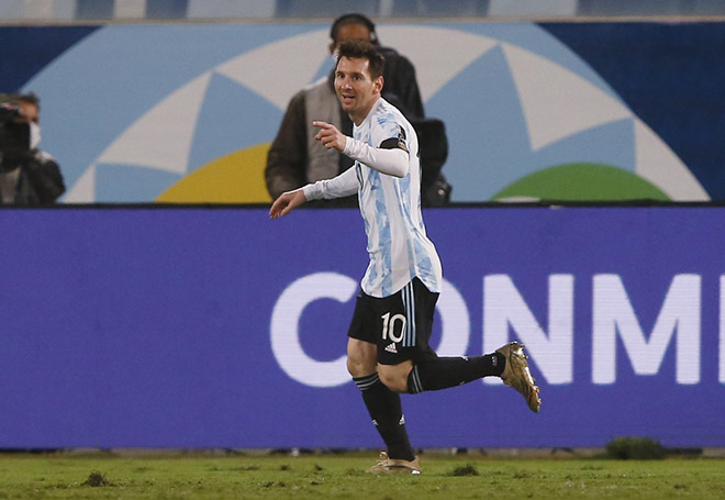 Messi hiện tại là cầu thủ vừa ra sân nhiều lần nhất, vừa ghi bàn nhiều nhất cho ĐT Argentina.