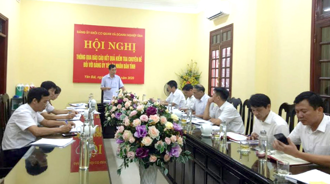 Đồng chí Đỗ Quang Minh - Bí thư Đảng ủy Khối cơ quan và doanh nghiệp tỉnh phát biểu kết luận công tác kiểm tra chuyên đề tại Đảng bộ Tòa án nhân dân tỉnh.