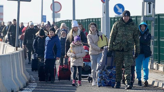 Người dân Ukraine di tản đến Ba Lan