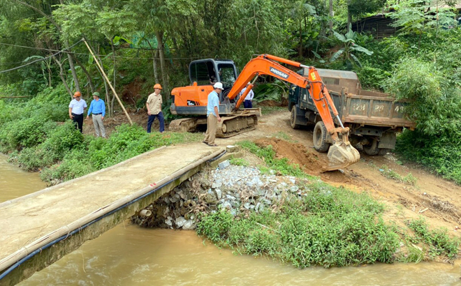 Các đơn vị thi công công trình cầu suối Phình, xã Ngọc Chấn, huyện Yên Bình.