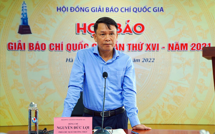 Phó Chủ tịch Thường trực Hội Nhà báo Việt Nam Nguyễn Đức Lợi thông tin về giải tại họp báo.