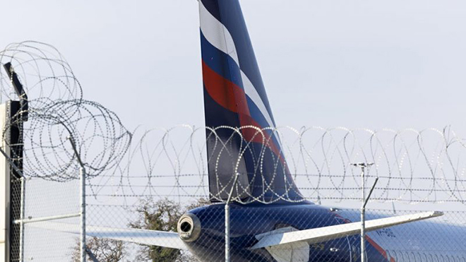 Một chiếc Airbus A321-211 (VP-BOE) của hãng hàng không Nga Aeroflot đang đậu trên đường băng của sân bay Geneva, ngày 7/3/2022.