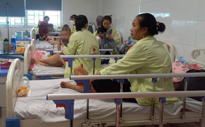 Số trẻ vào viện vì sốt, nhiễm khuẩn tiêu hóa, tay chân miệng gia tăng.