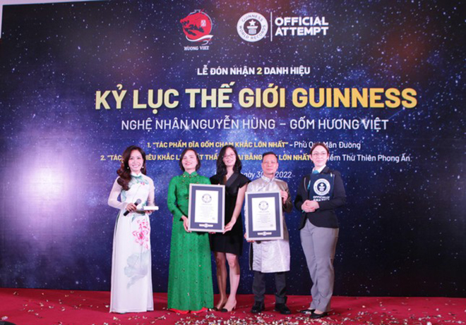 Nghệ nhân Nguyễn Hùng đón nhận 2 kỷ lục Guinness.