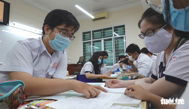 Học sinh trong một tiết học nhóm tại Trường THPT Lê Quý Đôn (TP.HCM).